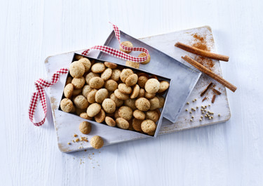 Jouluiset tanskalaiset pebernødder-pikkuleivät