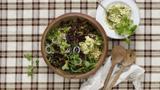 Bulgursallad med cottage cheese och pesto