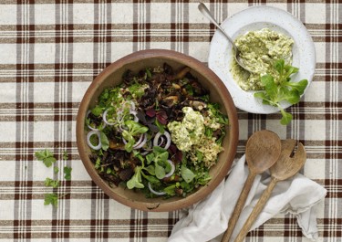 Bulgursallad med cottage cheese och pesto
