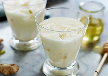 Smoothie med ingefära, lime och kokos