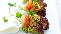 Couscoussalaatti mangochutneyn kera