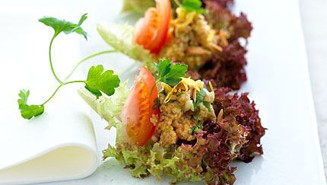 Couscoussalaatti mangochutneyn kera