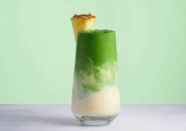 Lactose-free green smoothie with pineapple and mango