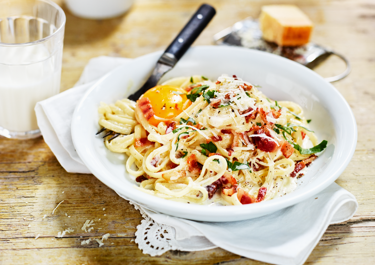Pasta carbonara with cream cheese