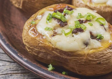 Patatas asadas con ternera