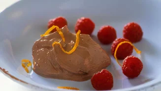 Kyld chokladkräm med hallon