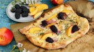 Dessertpizza med ost og nektariner