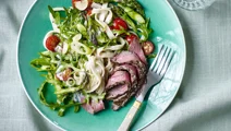 Pasta med asparges, tomater og rucola