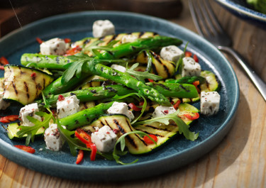 Grillad sparris och zucchini med vitost