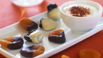 Chokladdragerad frukt med dipp