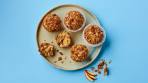 Country-style granola muffins with apple 