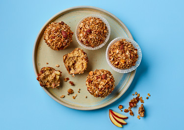 Country-style granola muffins with apple 
