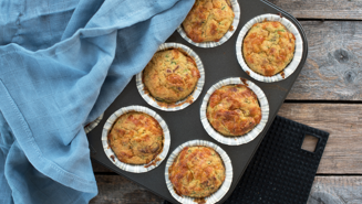 Babeczki z bekonem i serem cheddar