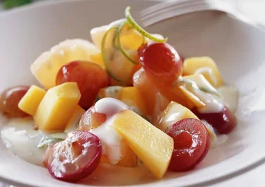 Wokad frukt med limesås