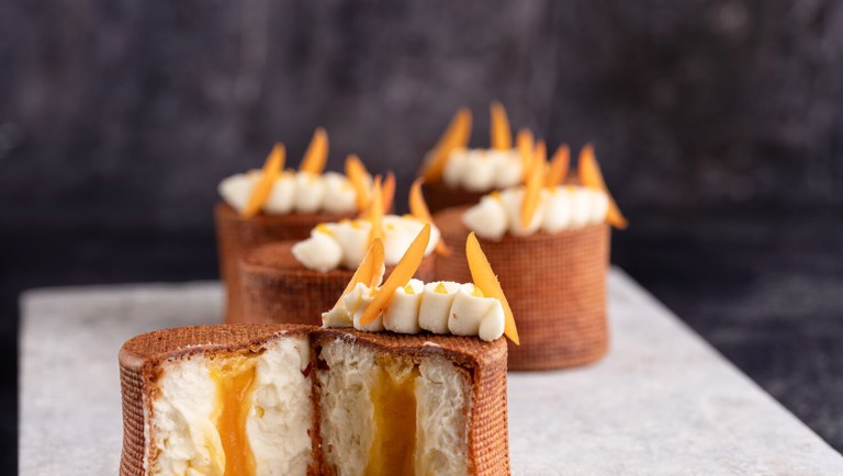 Choux med cream cheese crème og abrikos-bergamotte broken gel
