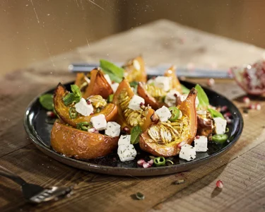 Gebratener Kürbis mit Hirtenkäse und Granatapfel