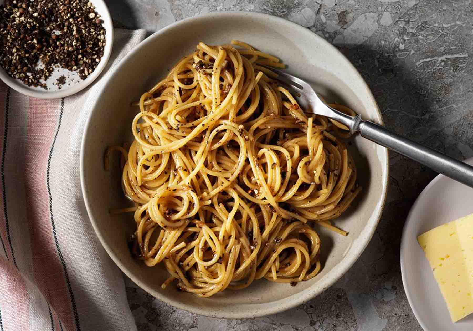 Σπαγγέτι Cacio E Pepe