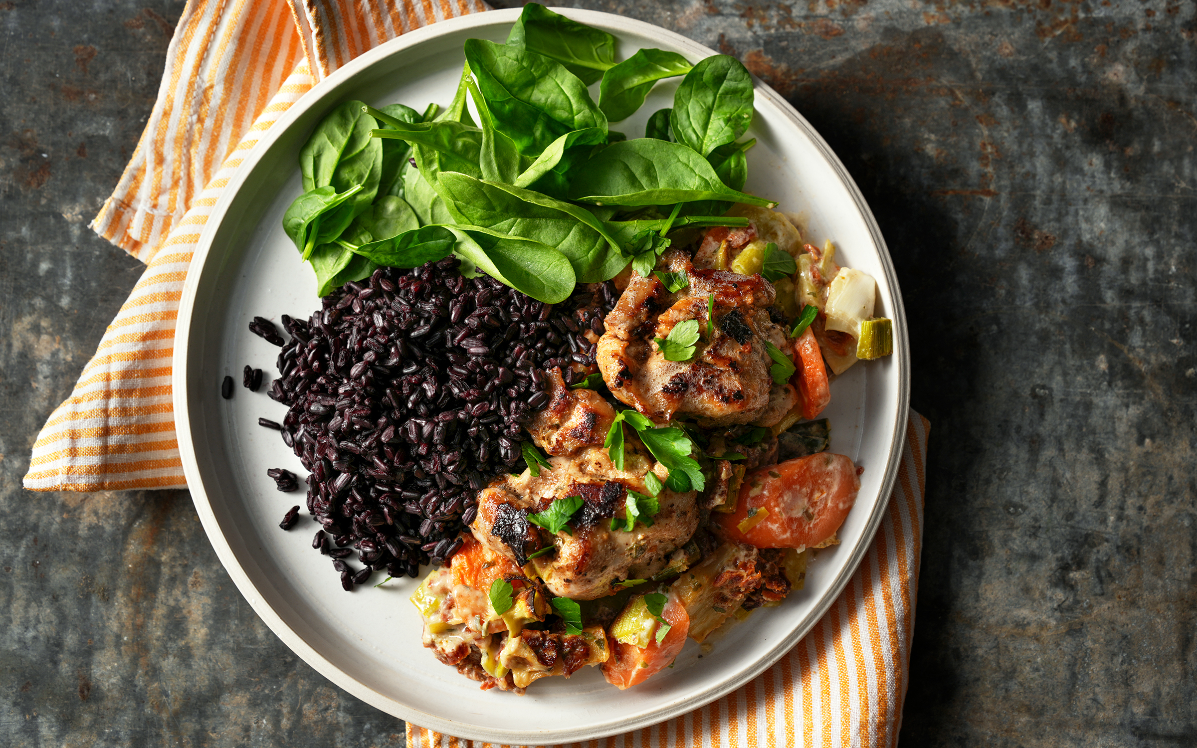 Kyckling med krämiga rotsaker i ugn