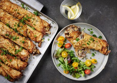 Crêpes med svamp och lökfyllning