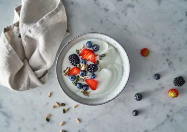 Skyr bowl with mixed berry