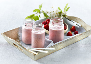 Mansikka-proteiinismoothie vadelmilla