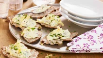Snacks med ost och ägg
