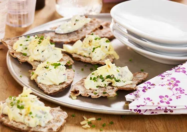 Snacks med ost och ägg