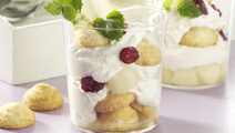 Schichtdessert mit Birne und Ananas