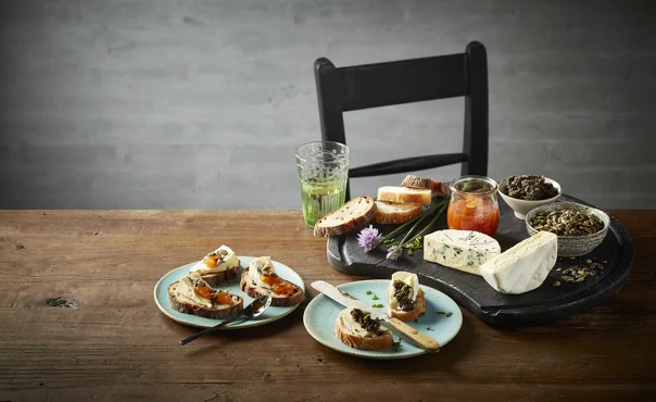 Crostini with cheese toppings