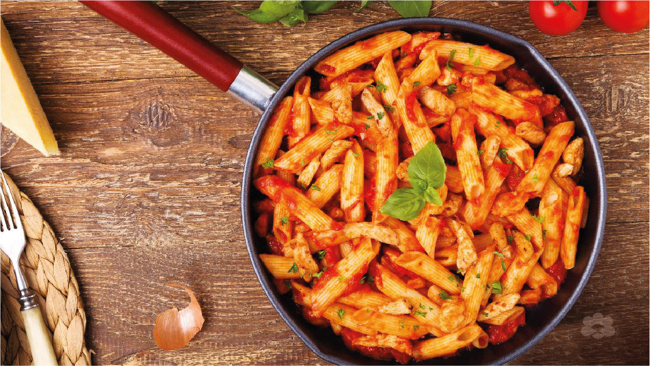 باستا الدجاج بصلصة الطماطم مع الكريمة
