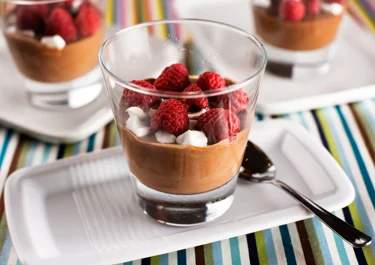 Chokladdessert med hallon