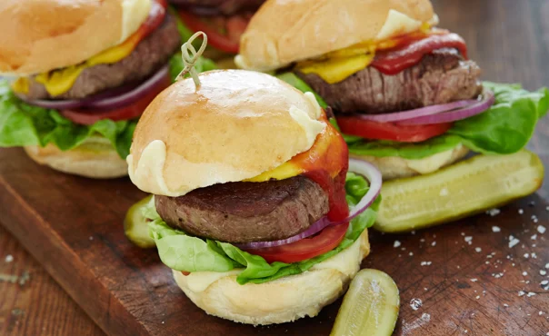 Doppelter Cheesesteakburger