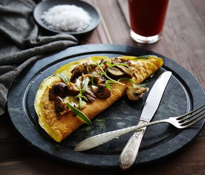 Omelet with Creamy Havarti, mushrooms and fresh thyme
