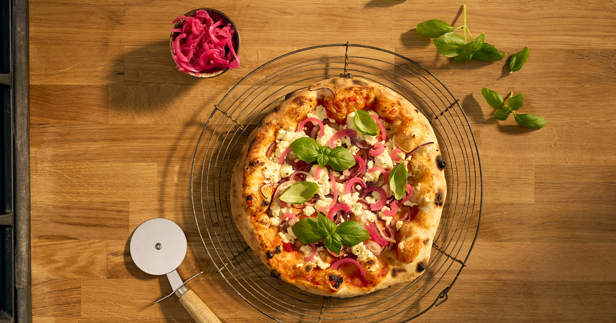Pizza met tomatensaus en witte kaas | Arla - Recept | Arla