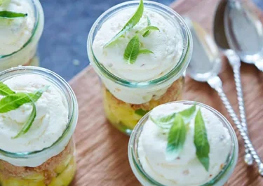 Trifle de tarta de queso y piña