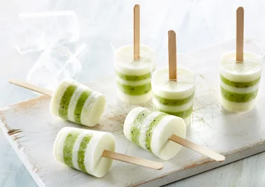 Stribede ispinde med yoghurt og kiwi