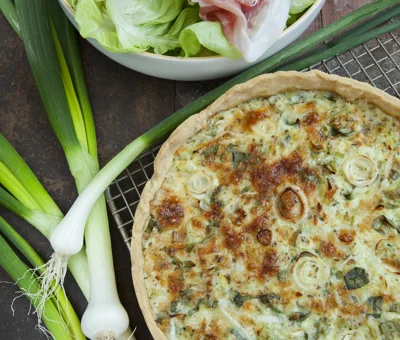 Tarte mit Frühlingszwiebeln