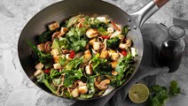 Kasviswokki Paneer-juustolla