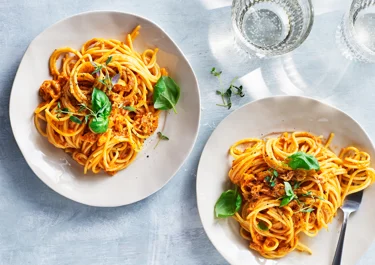 Pasta mit Thunfisch und Tomaten-Basilikum-Soße