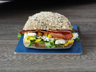 Gresskarsandwich med to typer gresskar, blåmuggost og bacon