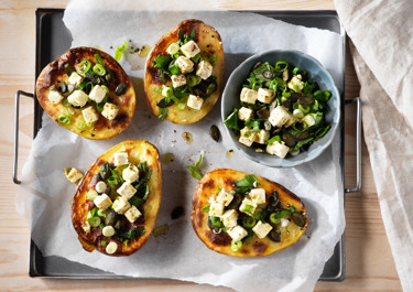 Ugnsbakad potatis med ostsallad 