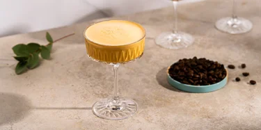 Juhlava ja ylellinen frappuccino tekee vaikutuksen samettisella rakenteellaan.