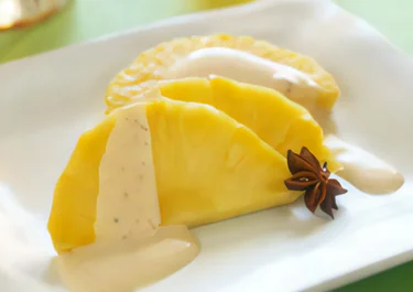 Ananas med varm anissås