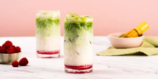 Raikas vadelma-matcha-latte