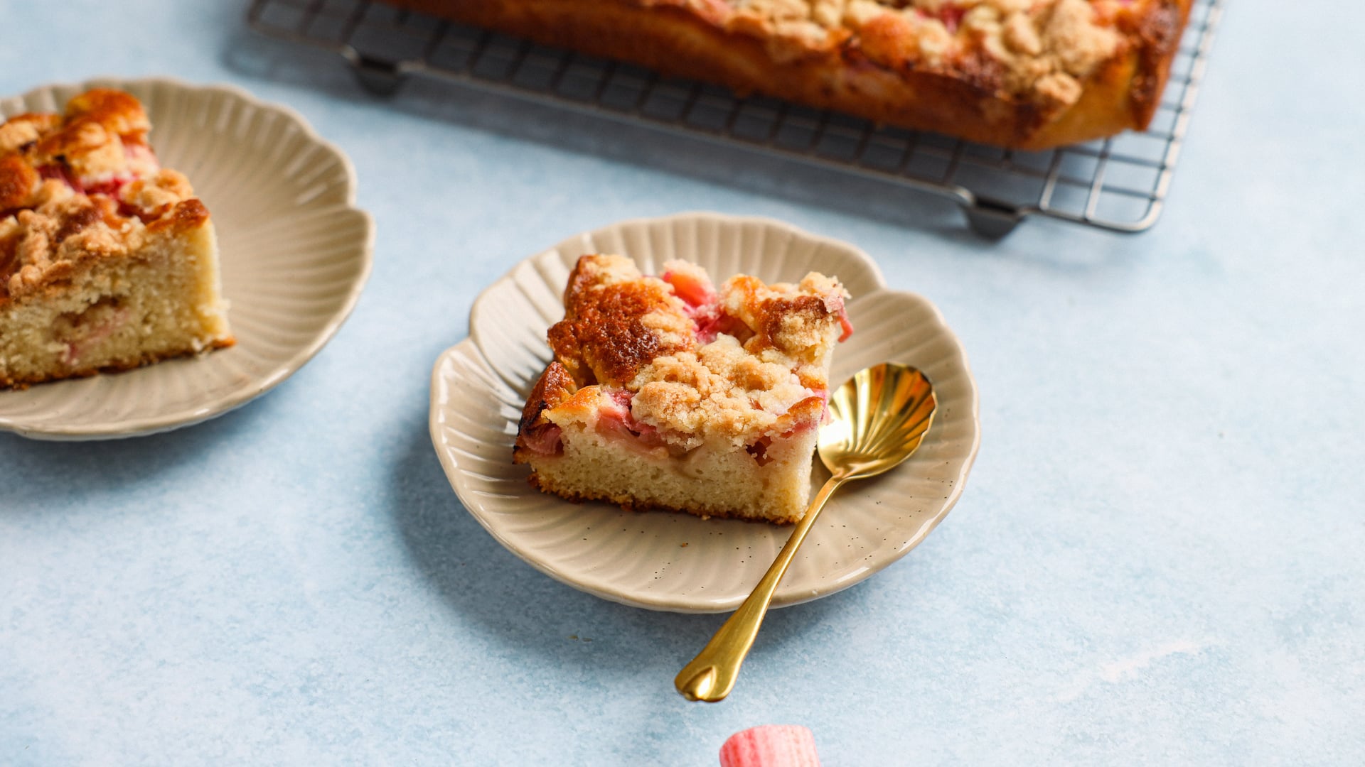 Streuselkuchen mit Rhabarber vom Blech