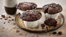 Chokladmuffins med nötter och kanel
