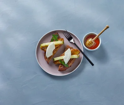 French toast med bananer og flødeostring