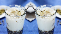 Mjölkdrink med hojicha-te och kardemumma