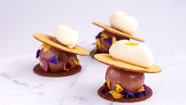 Nytårskage med chokolademousse & kransekagekiks