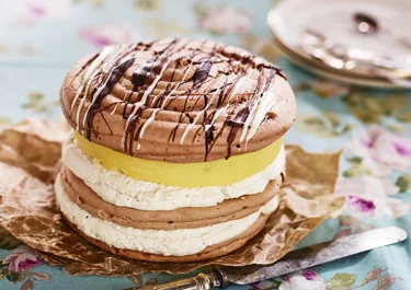 Chokladmarängtårta med mango- och passionspannacotta